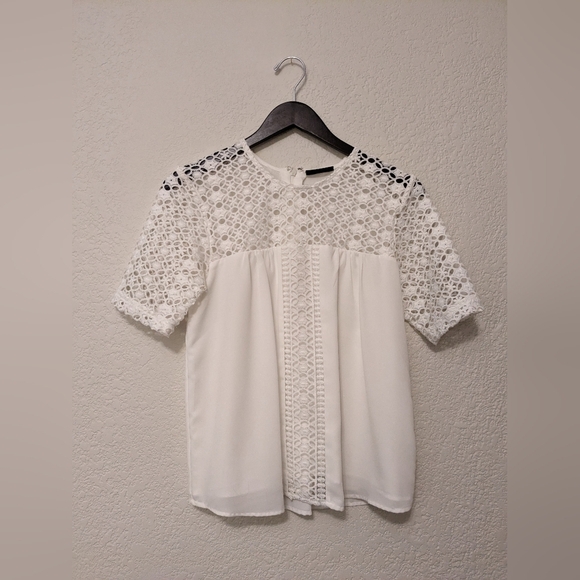 Vici Tops - VICI eyelet top (new!)